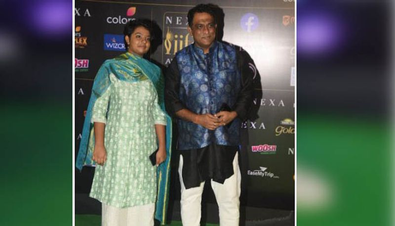 পরিচালক অনুরাগ বসুও এদিন রেড কার্পেট সমান তালে কাঁপালেন। সময় মত হাজির হলেও তিনিও।