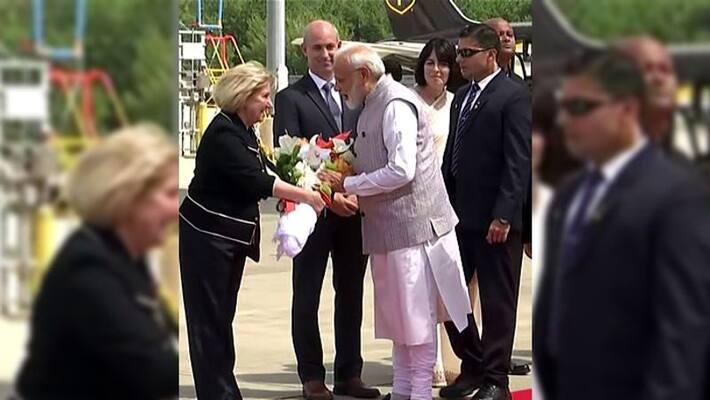 Modi picks up flower from tarmac, wins internet Modi picks up flower from tarmac, wins internet