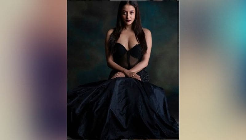 <p>মহানায়িকা সুচিত্রা সেনের সঙ্গে অনেকেই তার তুলনা টেনেছেন।শুধু টলিউড নয়, বলিউডেও সমান ভাবে অভিনয়ের ছাপ রেখেছেন রাইমা সেন।</p>