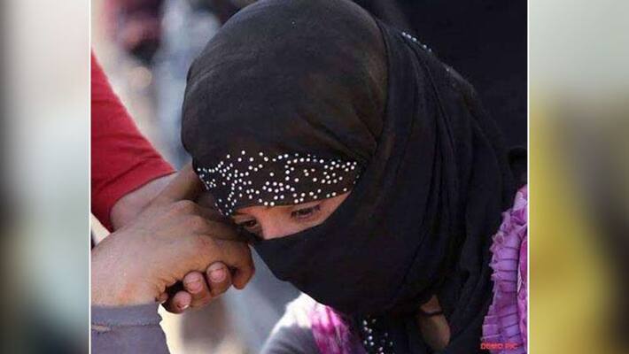 dharna strike by girlfriend in front of lover's house, unique love story of Munger from Bihar dharna strike by girlfriend in front of lover's house, unique love story of Munger from Bihar