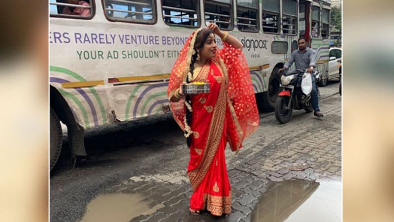 मलिष्का ने यह फोटो अपने ट्वीटर हैंडल पर शेयर किए हैं। उनके इन फोटोज को जबर्दस्त लाइक मिल रहे हैं। लोगों ने प्रतिक्रिया दी कि मलिष्का हमेशा कुछ नया लेकर आती हैं।