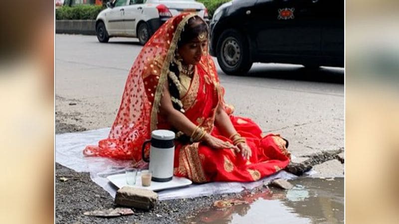 मलिष्का के इन फोटोज ने BMC को लेकर लोगों में आक्रोश बढ़ा दिया है। लोगों का कहना है कि मलिष्का ने एक गंभीर मुद्दे को बेहद रोचक ढंग से उठाया। BMC को अपनी कार्यशैली बदलनी होगी। हर बारिश में मुंबई की सड़कें खराब हो जाती हैं।