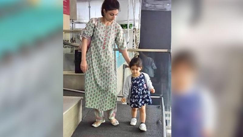 सोहा अली खान ने हाल ही में एक इवेंट में कहा था कि तैमूर और इनाया की बॉन्डिंग अच्छी है। सोहा के मुताबिक, तैमूर बड़ा हो रहा है और वो अब चीजों को पकड़ने लगा है और उन्हें फेंकता भी है। भाई (सैफ अली खान) इस बात का ध्यान रखते हैं कि तैमूर, इनाया से दूर रहे।