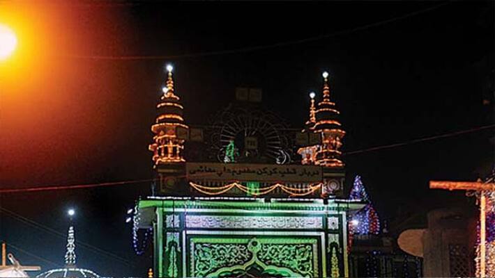 Mumbai Police removed 1,140 beggars from around the Mahim Dargah, this is the reason Mumbai Police removed 1,140 beggars from around the Mahim Dargah, this is the reason