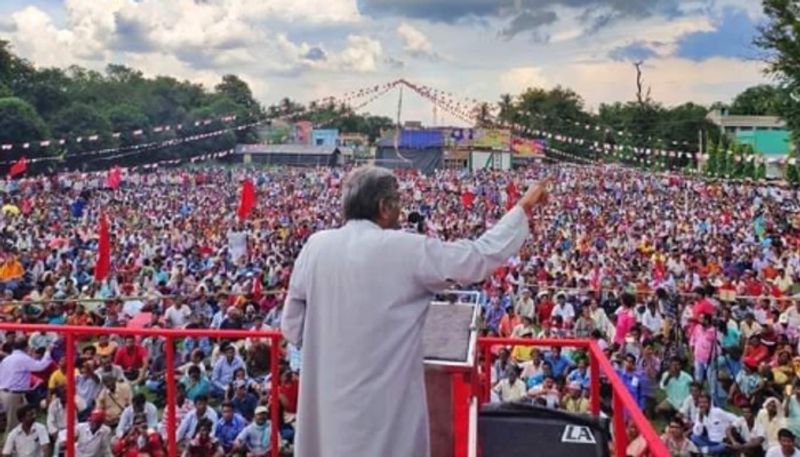 హుజూర్నగర్ అసెంబ్లీ స్థానంలో సీపీఐ పోటీ చేయడం లేదు. ఈ నియోజకవర్గంలో సీపీఐ, సీపీఎంలకు మంది పట్టుంది.హుజూర్నగర్ పట్టణంలో సీపీఐ మంచి ఓటు బ్యాంకు ఉంది. 1967లో ఈ నియోజకవర్గం నుండి సీపీఎం అభ్యర్దిగా డి.నరసయ్య పోటీ చేశారు.