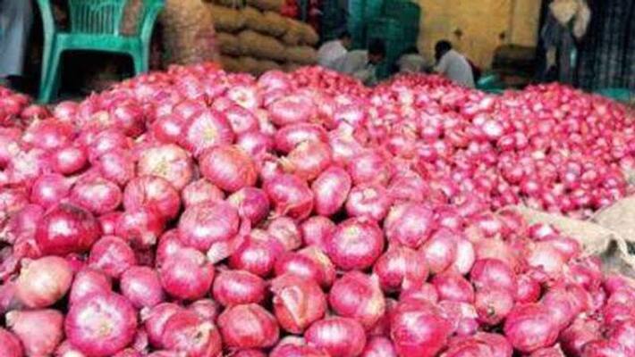 Onion prices soar to Rs 70 to 80 per kg in Delhi Onion prices soar to Rs 70 to 80 per kg in Delhi