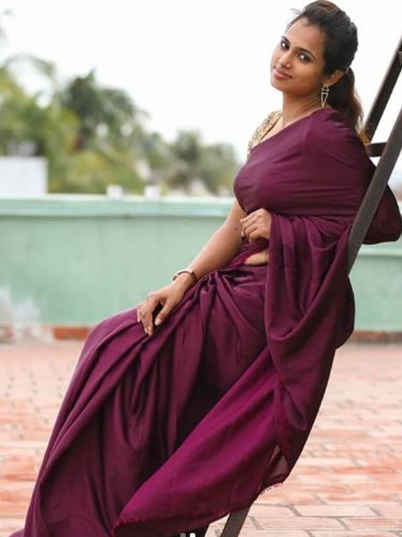 சிம்பிள் சேலையில் செம்ம ஸ்டைலிஷ்