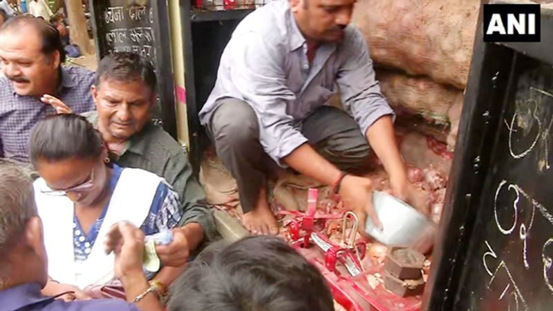 केंद्र सरकार ने प्याज के बढ़े दामों को देकते हुए सस्ती दरों पर दिल्ली निवासियों को प्याज उपलब्ध कराई है। केंद्र सरकार दिल्ली में 22 रुपये प्रति किलो के हिसाब से प्याज बेच रही है।