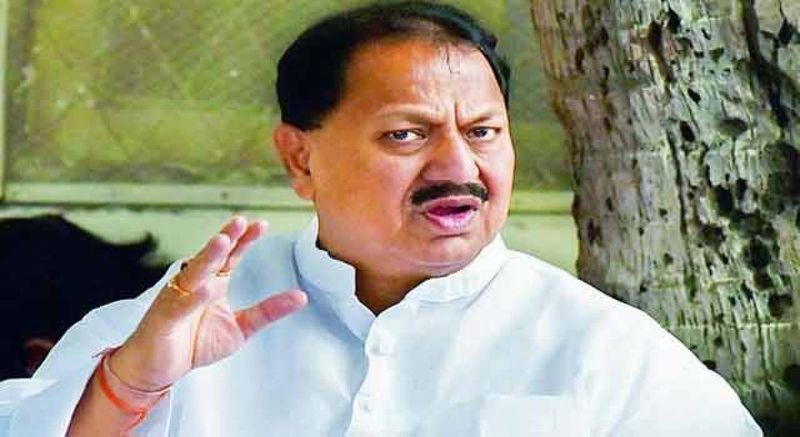 టీఆర్ఎస్ తనపై చర్యలు తీసుకోవాలని కూడ డి.శ్రీనివాస్ వ్యూహత్మకంగా అడుగులు వేస్తున్నాడు. కానీ, డి.ఎస్పై చర్యలకు టిఆర్ఎస్ మాత్రం అంతగా ఆసక్తిని చూపడం లేదు.