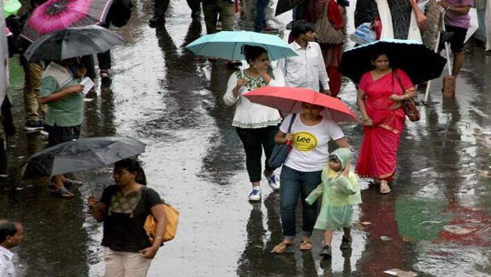 Heavy rain spoils footpath traders market Heavy rain spoils footpath traders market