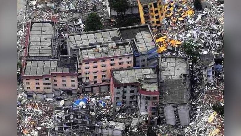 कहां आया भूकंप- शिन्हुआ, चीन कब आया - 8 मई, 2008 समय और तीव्रता- 8.0 से 7.9 कितनी मौतें हुईं- 69,197 मौतें, 374,176 जख्मी और 18, 222 लापता कितना नुकसान हुआ- 1 ट्रिलियन से ज्यादा का नुकसान