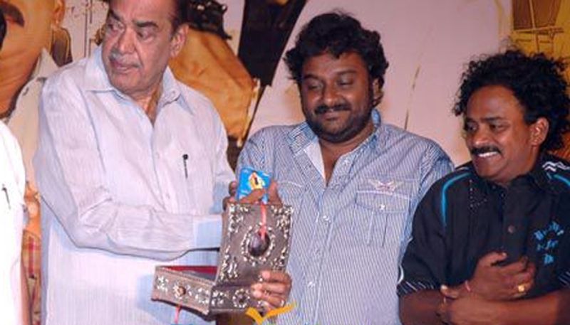 వివి. వినాయక్ ఆది - దిల్ సినిమాల్లో కామెడీ రోల్స్ ద్వారా వేణు మాధవ్ క్రేజ్ మరింత పెరిగింది.