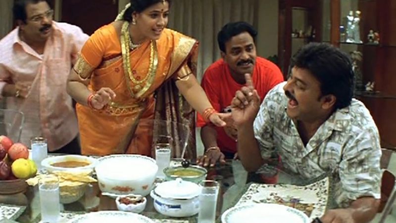 చిరంజీవితో కూడా చాలా సినిమాల్లో నటించి కామెడీ టైమింగ్ తో మెప్పించారు,. మెగాస్టార్ సపోర్ట్ తో రామ్ చరణ్ మొదటి సినిమా చిరుతలో కథానాయకుడి ఫ్రెండ్ గా కనిపించాడు. రామ్ చరణ్ రచ్చ సినిమాలో కూడా వేణు మాధవ్ మంచి పాత్ర పోషించాడు.