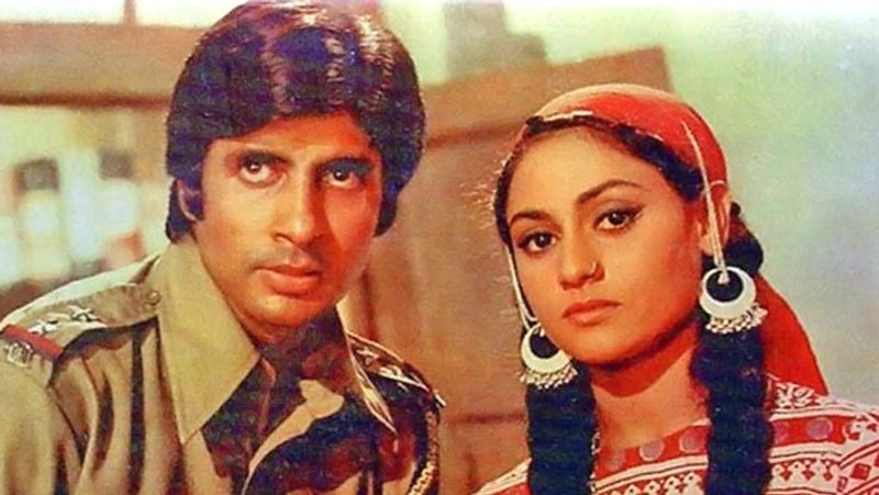 অমিতাভ বচ্চনকে প্রথম দেখেই পছন্দ হয়েছিল জয়া বচ্চনের। তখনও বলিউডে নিজের জায়গা তৈরি করতে ব্যস্ত ছিলেন অভিনেতা।