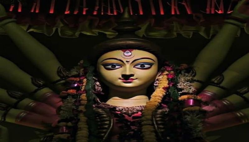 পাটুলী সার্বজনীন দুর্গোৎসব কমিটি-মেয়েরা হলেন মায়ের জাত। মা মানেই আমাদের দুগ্গা মা । এই জায়গা থেকে দাঁড়িয়েই এবার নিজেদের পুজোর থিম নির্বাচন করেছে পাটুলী সার্বজনীন দুর্গোৎসব কমিটি।এই বছর তারা ৪৪ তম বর্ষে পা দিল। তাদের এবারের পুজোর থিমের ট্যাগ লাইন "দুগ্গা থেকে দুর্গা"। দুগ্গা বলতে , আমাদের চারপাশে ঘিরে শিশু থেকে কিশোরী, যুবতী মেয়েদের কথা বলা হয়েছে। তারা প্রত্যেকেই এক এক জন দুগ্গা, কিন্তু প্রতিকূল পরিস্থিতিতে তারাই যে দুগ্গা থেকে দুর্গা হয়ে উঠবেন সে বিষয়ে কোন সন্দেহ নেই। মণ্ডপ সজ্জার দায়িত্বে আছেন অভিজিৎ বাবু এবং অরিন্দম বাবু। জানা গেছে গোলাকৃতি মণ্ডপটিতে সামনেই দেখা যাবে একটি বাচ্চা মেয়ে দুগ্গা সবাইকে অভিবাদন জানাচ্ছেন। তার সঙ্গেই দেখা যাবে অনেক দুগ্গার দুর্গা হয়ে উঠার কাহিনী। শিল্পী সনাতন পাল জানিয়েছেন যে তাদের এবারের বাজেট ১৫ লক্ষ টাকা। পুজোর মণ্ডপ ও প্রতিমা ছাড়াও পুজোর দিঙ্গুলিতে এলাকার বাসিন্দাদের ভোজন করাতেও ব্যবহৃত হবে।