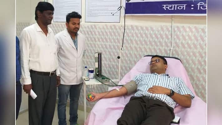 Sukma Collector and SP of Chhattisgarh presented an example by donating blood Sukma Collector and SP of Chhattisgarh presented an example by donating blood