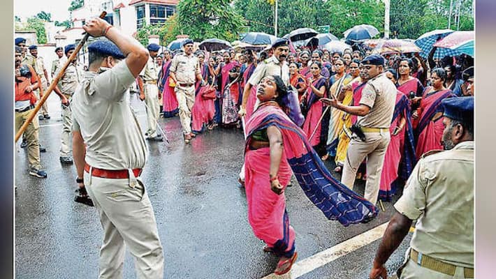 shocking photo of democratic country, Anganwadi workers rally in Jharkhand shocking photo of democratic country, Anganwadi workers rally in Jharkhand