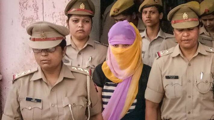 shahjahanpur girl accepted for demands extortion money to chinmayanand shahjahanpur girl accepted for demands extortion money to chinmayanand