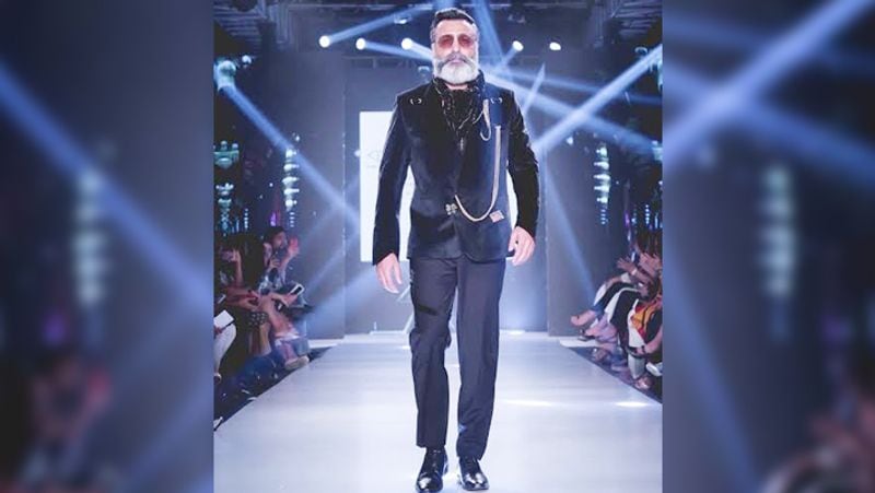 47 वर्षीय नितिन मेहता इन दिनों पूरे टाइम फैशन मॉडल के रूप में जाने जाते हैं।