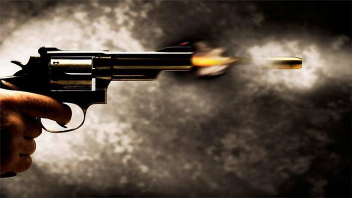 Firing in front of District Headquarter, a man and a woman arrested Firing in front of District Headquarter, a man and a woman arrested