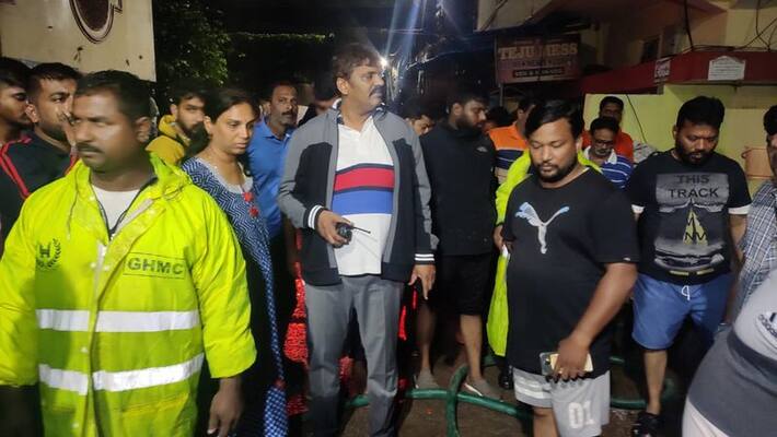 heavy rains in hyderabad , normal life hit heavy rains in hyderabad , normal life hit