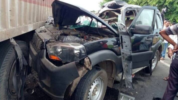 Two security personnel killed, 5 injured as convoy of ex-minister vehicle rams into truck Two security personnel killed, 5 injured as convoy of ex-minister vehicle rams into truck