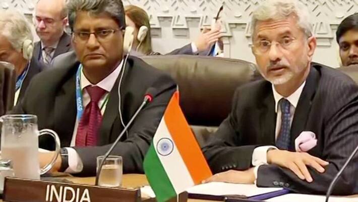 Boycott of Jaishankar's address at SAARC Meet, to be discussed only after ending ban in Kashmir: Mehmood Qureshi Boycott of Jaishankar's address at SAARC Meet, to be discussed only after ending ban in Kashmir: Mehmood Qureshi