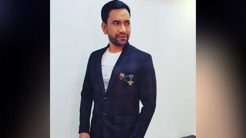 भोजेपुरी के जुबली स्टार दिनेश लाल यादव (निरहुआ) भी 'बिग बॉस' में अपनी भागीदारी दर्ज करा चुके हैं। वे 'बिग बॉस' के सीजन 6 में नजर आए थे। हाल ही में उन्होंने यूपी के आजमगढ़ जिले से सपा के नेता और पूर्व सीएम अखिलेश यादव के सामने लोकसभा चुनाव लड़ा था, लेकिन अपनी जीत नहीं दर्ज करा पाए थे।