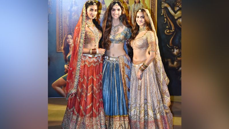 इस फिल्म का डायरेक्शन फरहाद सामजी ने किया है और इसे प्रोड्यूस साजिद नाडियाडवाला ने किया है। बता दें, इससे पहले इस फिल्म का डायरेक्शन साजिद नाडियाडवाला ने ही किया है।