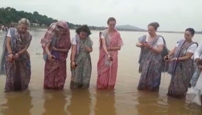 According to the Astrology On the day of mahalaya not only men but also women can do tarpan BRD