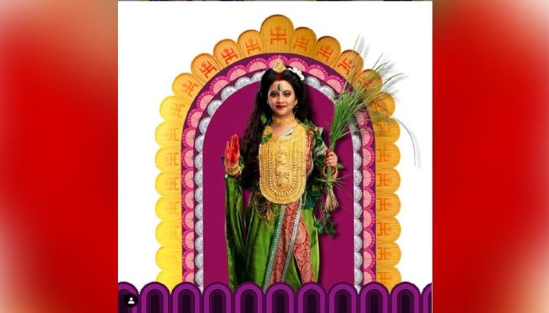 শ্রাবণ মাসে দেবীর শাকম্ভরীরূপ। এই রূপে দেবী পুজিত হন সাধারণত গ্রামের দিকে।