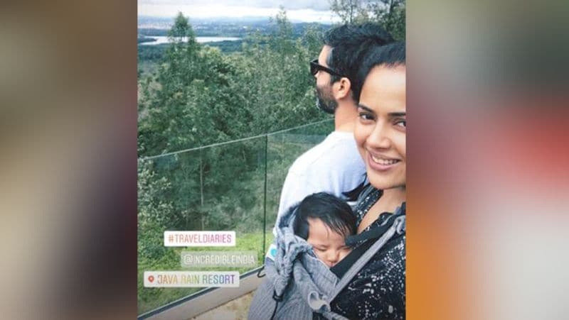 समीरा पति अक्षय वरदे के साथ कर्नाटक के चिकमगलुर में हॉलिडे के मनाने के लिए गई हैं। इन फोटोज को देखकर लग रहा है कि वे फ्री होकर इनके साथ क्वालिटी टाइम बिताना पसंद करती हैं।