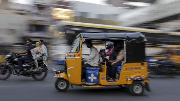 Booking Auto via Ola Uber may get costlier due to 5 percent Goods and Service Tax mnj Booking Auto via Ola Uber may get costlier due to 5 percent Goods and Service Tax mnj