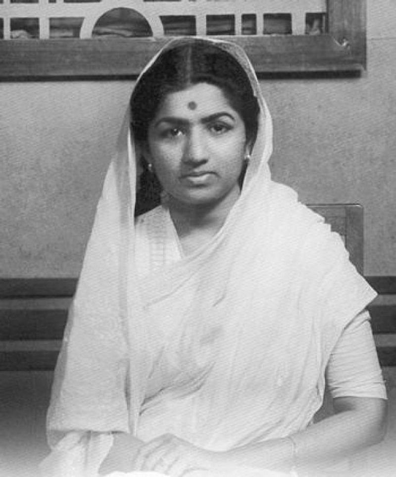 அமைதியின் உருவமாய் லதா மங்கேஷ்கர்