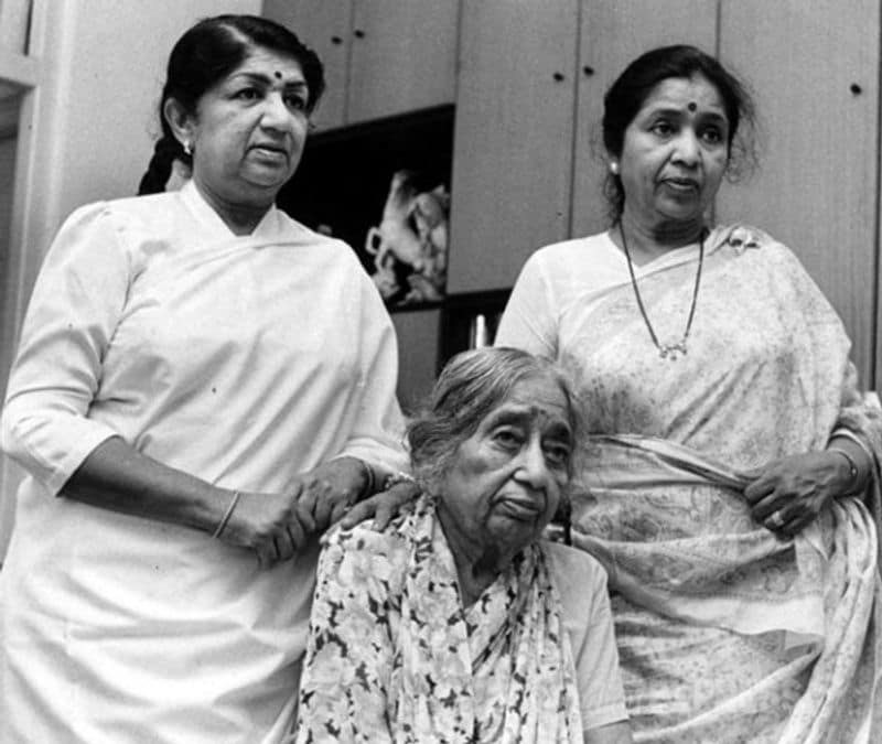 அம்மா - சகோதரியுடன் லதா மங்கேஷ்கர்