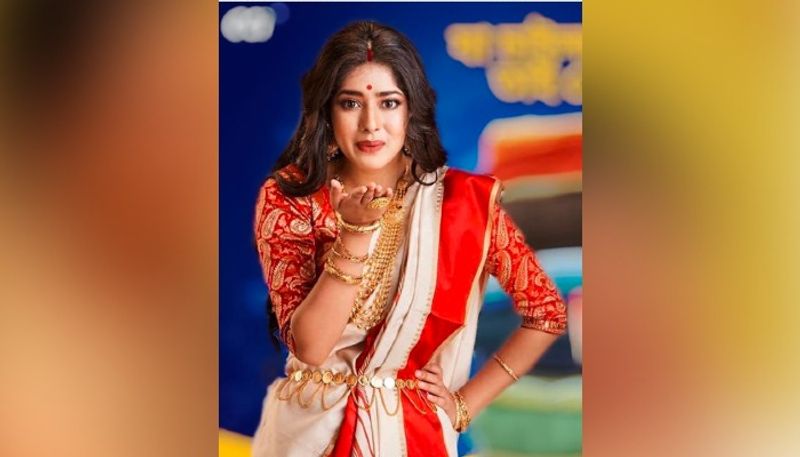 মহালয়ার ভোরে মহিষাসুরমর্দিনীতে মায়ের একরূপ হয়েছিলেন দিতিপ্রিয়া। সোশ্যাল মিডিয়ায় ভক্তদের শারদীয়ার শুভেচ্ছা জানালেন দিতিপ্রিয়া রায়।