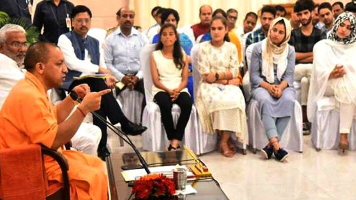 yogi adityanath meets kashmiri students in lucknow yogi adityanath meets kashmiri students in lucknow