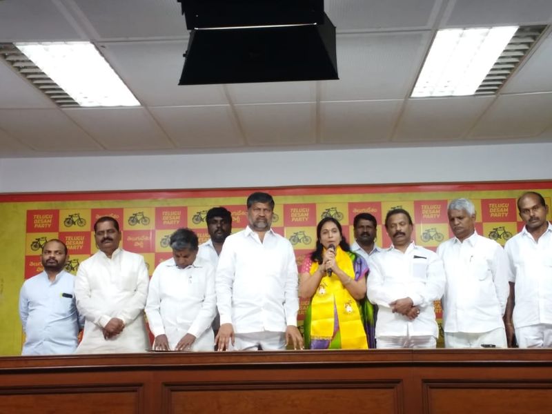 ఇక ఇదిలా ఉంటే హుజూర్నగర్ నుండి సీపీఎం తన అభ్యర్ధిగా పారేపల్లి శేఖర్ రావును బరిలోకి దింపింది. టీడీపీ అభ్యర్ధిగా చావా కిరణ్మయిని ఆ పార్టీ పోటీకి దింపనుంది.