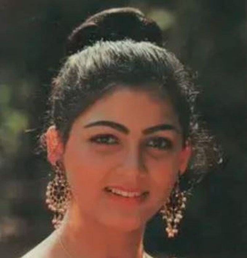 மாடர்ன் லுக்கில் குஷ்பு