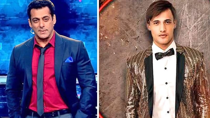 कंटेस्टेंट नंबर 5 - असीम रियाज : कंटेस्टेंट नंबर 5 बने असीम रियाज। वह कई इंटरनेशनल शोज कर चुके हैं। सलमान ने कहा कि असीम सुनने में आया है कि लड़कियों के मामले में आप काफी डिमांड में रहते हो। सलमान ने असीम से पूछा क्या आप ब्राजील से हो, तो असीम ने कहा, नहीं मैं जम्मू-कश्मीर से हूं।