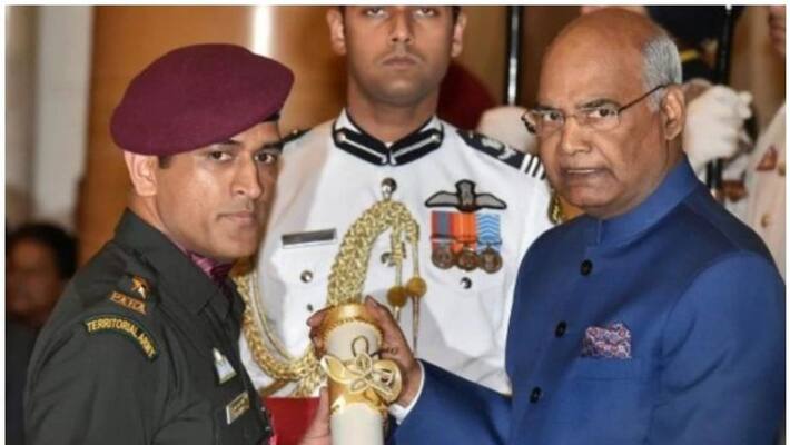 MS Dhoni Meets President Kovind For Dinner In Ranchi MS Dhoni Meets President Kovind For Dinner In Ranchi