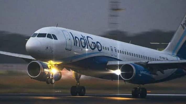 Indigo Flight as Engine Catches Fire... Emergency Landing Indigo Flight as Engine Catches Fire... Emergency Landing
