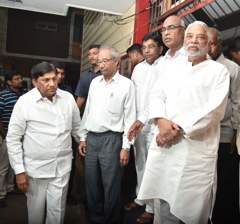 హుజూర్నగర్ అసెంబ్లీ ఉప ఎన్నికల్లో మద్దతు ఇవ్వాలని సీపఐ నేతలను కోరిన టీఆర్ఎస్