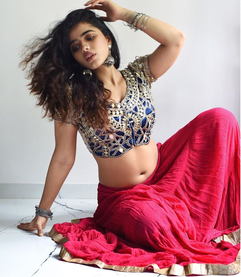 photos courtesy: instagram ఇన్స్టాగ్రామ్ డైలీ ఫాలో అయ్యేవారికి మోడల్ కేతికా శర్మఅంటే తెలియకుండా ఉండదు.
