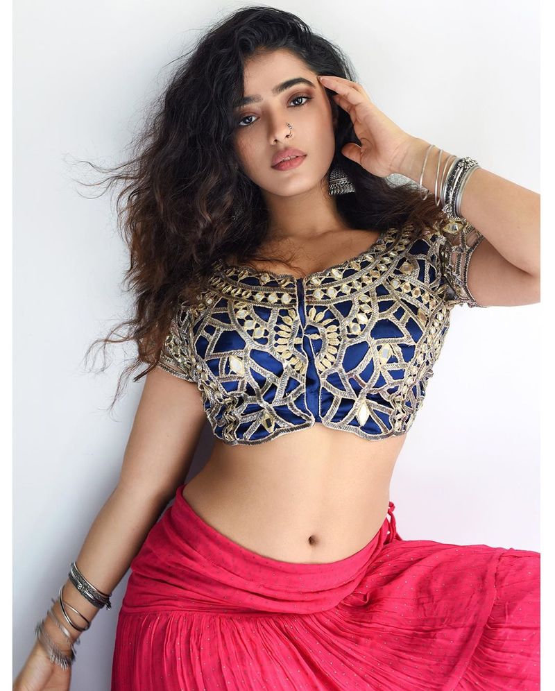 పూరి జగన్నాథ్ టూరింగ్ టాకీస్, పూరి కనెక్ట్స్ బ్యానర్లపై పూరి జగన్నాథ్ తో పాటు ఛార్మి కూడా సినిమాను సంయుక్తంగా నిర్మిస్తున్నారు.
