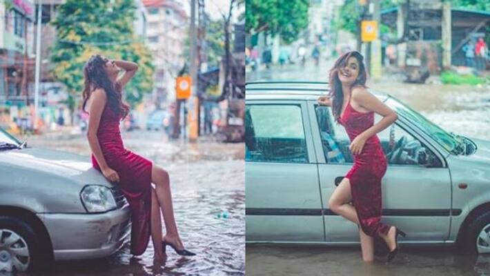 Fashion photo shoot of photographer Saurav Anuraj in flooded Patna goes viral Fashion photo shoot of photographer Saurav Anuraj in flooded Patna goes viral