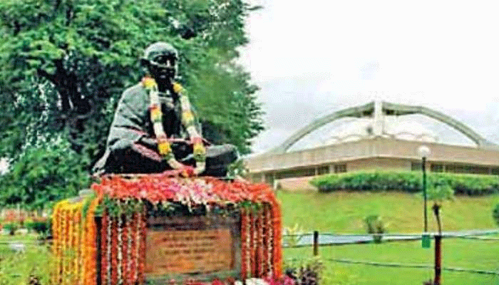 Telangana Governor Tamilisai, CM KCR pay tributes to Mahatma Gandhi at Bapu Ghat Telangana Governor Tamilisai, CM KCR pay tributes to Mahatma Gandhi at Bapu Ghat