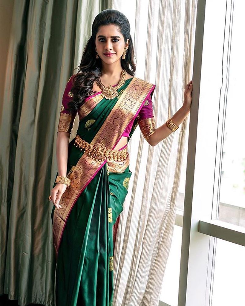 (Courtesy__Instagram) చీరకట్టులో అమ్మడు ఎంతో అందంగా ఉందంటూ నెటిజన్లు కామెంట్స్ చేస్తున్నారు.