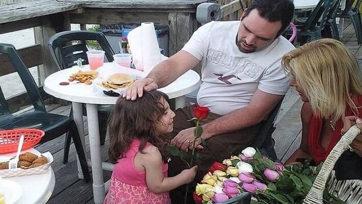 Couple had considered a 6-year-old girl a lap, but then the dreaded reality was revealed Couple had considered a 6-year-old girl a lap, but then the dreaded reality was revealed