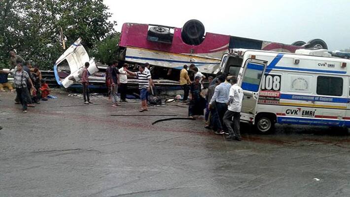 21 people killed in a dangerous road accident in Gujarat 21 people killed in a dangerous road accident in Gujarat